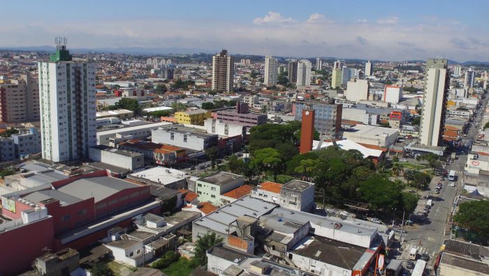 Primeira-dama e secretário de Saúde se reúnem com especialista Márcio Atalla