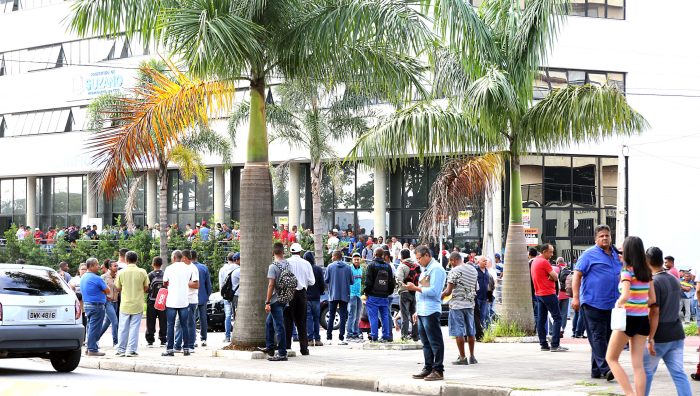 Primeiro dia de pré-seleção para 600 vagas de emprego atrai mais de 2 mil candidatos