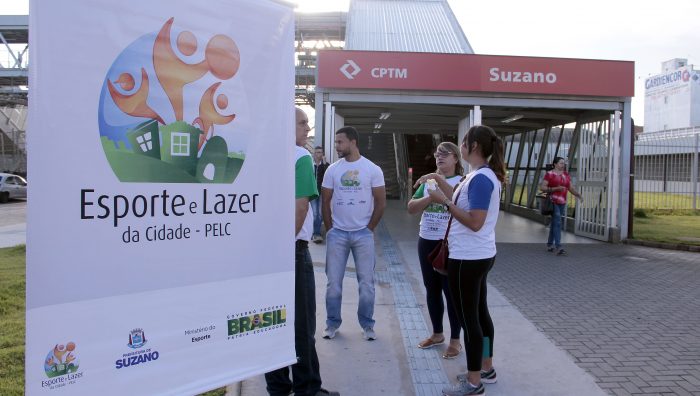 Cultura promove ação de divulgação de oficinas do Pelc na Estação Suzano