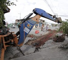 Sarjetas do Jardim Suzanópolis recebem manutenção