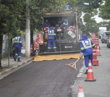 Recuperação asfáltica da rua Regina Cabalau Mendonça tem nova etapa