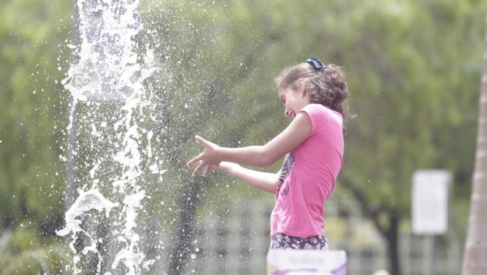 Mais de 2 mil pessoas participam da reinauguração da Praça Cidade das Flores