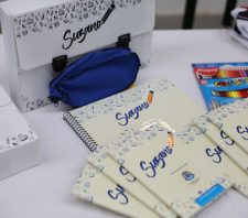 Prefeitura de Suzano dá início à entrega de kits de uniforme e de material escolar