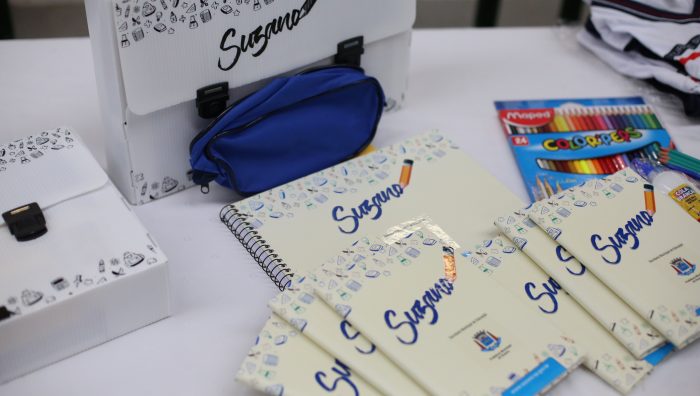 Prefeitura de Suzano dá início à entrega de kits de uniforme e de material escolar