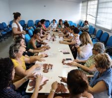Oficina no Saspe ensina a confeccionar bonecas de pano