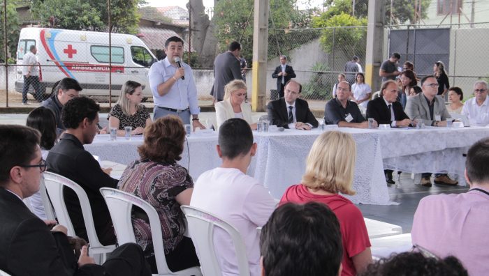 Prefeito de Suzano garante apoio em atendimento na Escola Estadual Raul Brasil