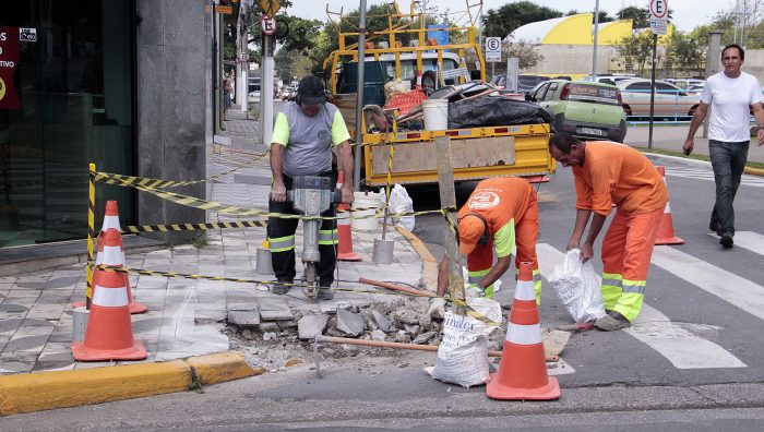 Calçadas da região central de Suzano recebem novas rampas de acesso