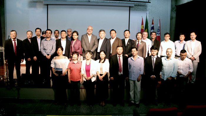Comitiva de empresários chineses faz visita a Suzano