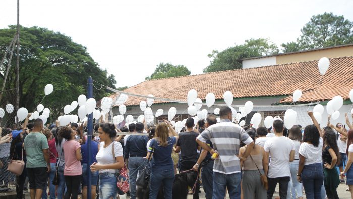 Prefeito de Suzano acompanha trabalho de apoio na Escola Estadual Raul Brasil