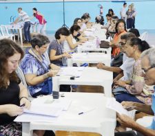 Famílias assinam contratos de financiamento de moradias do conjunto Bosque das Flores
