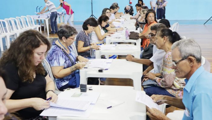 Famílias assinam contratos de financiamento de moradias do conjunto Bosque das Flores