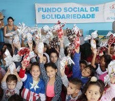 Fundo Social distribui ovos de chocolate a crianças cadastradas em associações