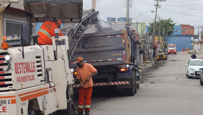 Corredor de ônibus do Jardim Revista passa por fresagem para receber novo asfalto