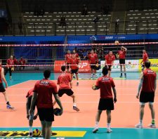 Sesi-SP e Taubaté fazem jogo 3 da final da Superliga na Arena Suzano nesta terça