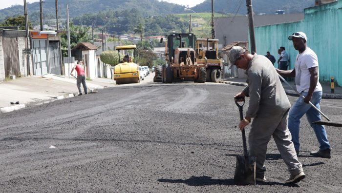 Bairros de Suzano recebem manutenção no feriado prolongado