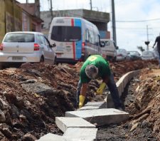 Serviços de manutenção asfáltica ocorrem na zona norte de Suzano