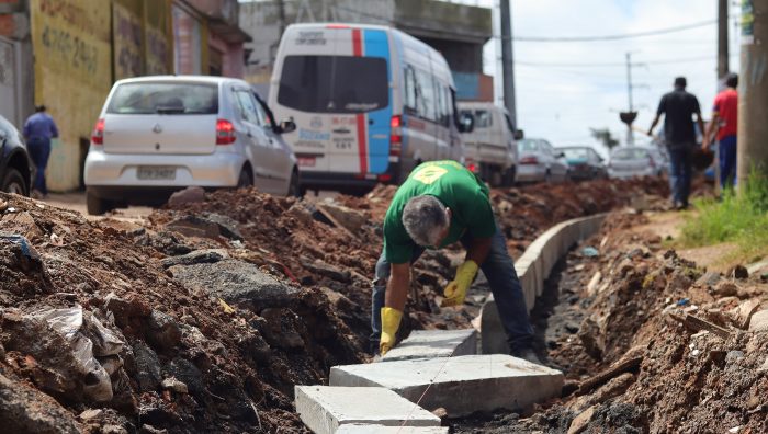 Serviços de manutenção asfáltica ocorrem na zona norte de Suzano
