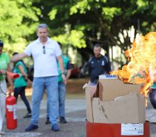 Integrantes da CIPA passam por capacitação para combate ao princípio de incêndio