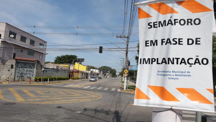 Semáforos entre avenidas Mogi das Cruzes e Roberto Simonsen começam a operar nesta 2ª