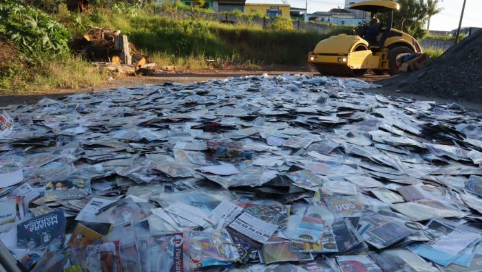 Mídias piratas, cigarros falsificados e réplicas de armas são destruídos