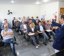 Planejamento Urbano apresenta avanços da pasta a corretores de imóveis
