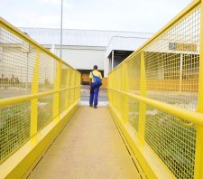 Passarela na Marginal do Una é nova opção para pedestres e ciclistas