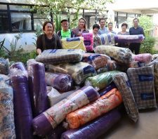 Fundo Social recebe 2,4 toneladas de alimentos e mais de 300 itens de roupas de cama