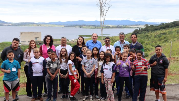 Alunos da rede municipal participam de atividades sobre uso consciente da água