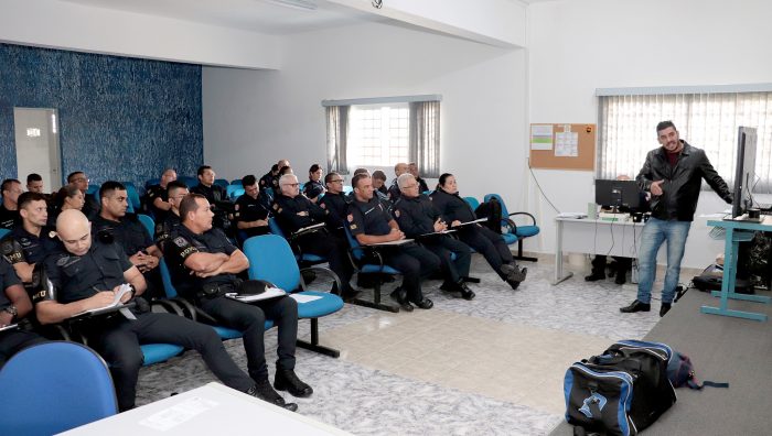 Agentes da GCM de Suzano participam de capacitação para auxílio no trânsito