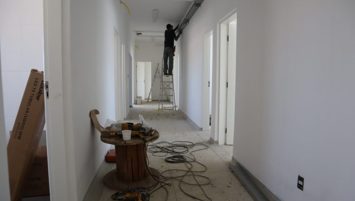 Obra da USF Jardim Revista recebe visita de prefeito em exercício