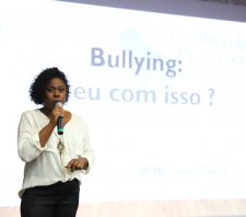Cineteatro recebe palestra sobre bullying para servidores e população em geral