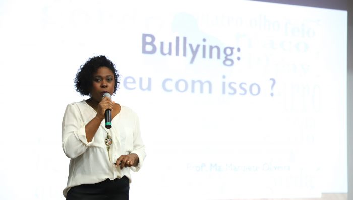 Cineteatro recebe palestra sobre bullying para servidores e população em geral