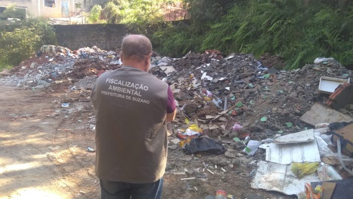 Meio Ambiente e Polícia Civil flagram descarte irregular de entulho na região norte