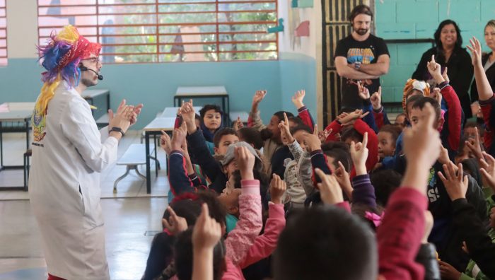 Mais de mil crianças assistem à apresentação sobre uso consciente da água