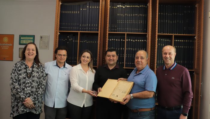 Prefeitura recebe acervo histórico do Diário de Suzano