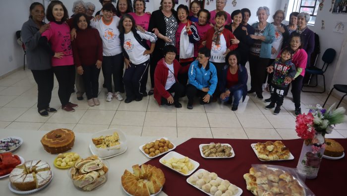 Centro de Convivência da Melhor Idade celebra Dia dos Avós com café da manhã