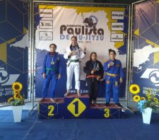 Atletas de Suzano se destacam no Circuito Paulista de Jiu-Jitsu