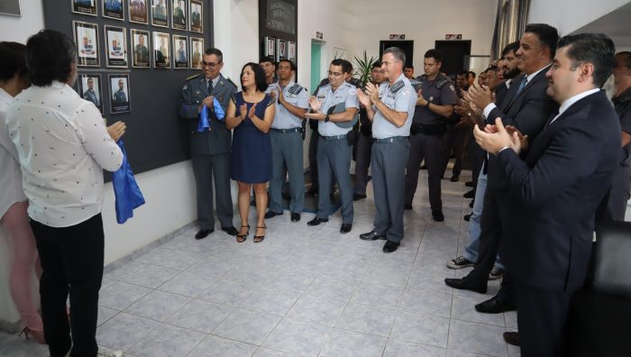 Prefeito de Suzano participa de homenagem a ex-comandantes do 32º Batalhão