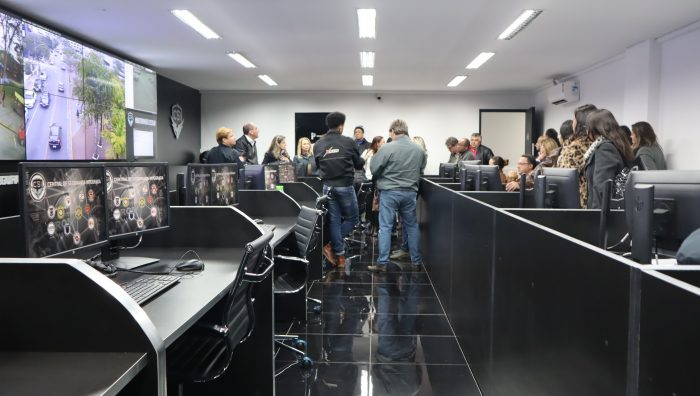 Diretores da rede municipal visitam Central de Segurança Integrada