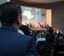 Prefeito de Suzano participa do evento de adesão do programa ‘Parcerias Municipais’