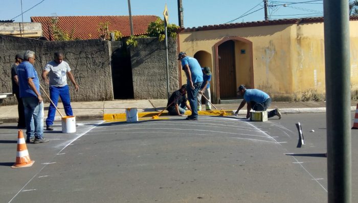 Reforço na sinalização de trânsito ocorre em três bairros de Suzano