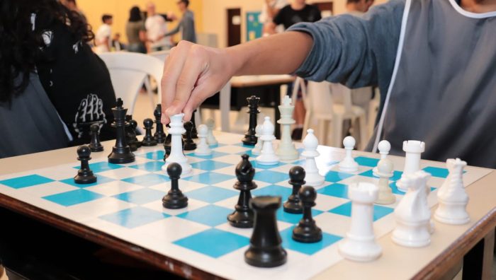 Parceria garante aulas gratuitas de xadrez à população