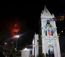 Mais de mil pessoas participam da inauguração da praça da Igreja do Baruel