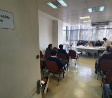 Prefeito de Suzano acompanha licitação para obras na estrada da Duchen
