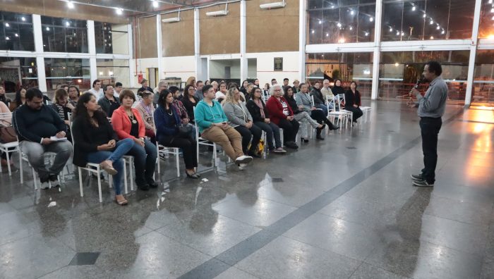 Candidatos a conselheiro tutelar participam de roda de conversa
