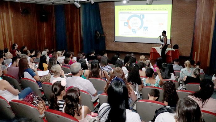 Promotoras Legais abordam direitos humanos e prevenção ao suicídio