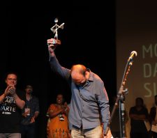Músicos mineiro e paulista levam troféus de ‘melhor intérprete’ e ‘melhor canção’