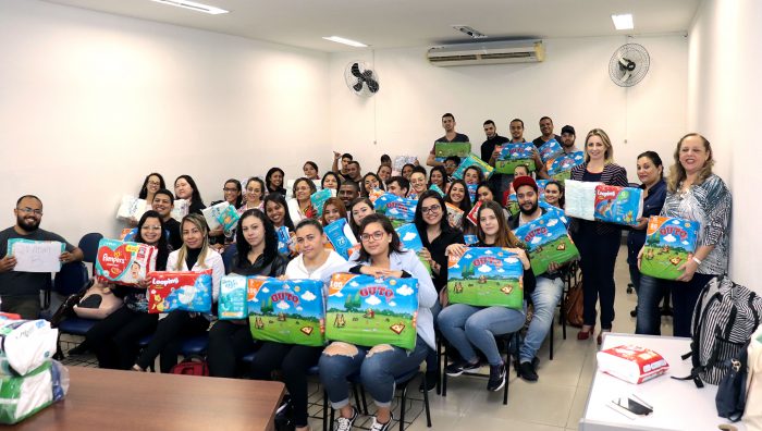 Fundo Social recebe 4 mil fraldas de estudantes universitários