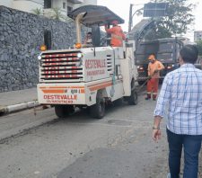 Rua Rui Barbosa recebe serviços de manutenção asfáltica