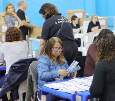 Mais de 8 mil eleitores comparecem às urnas e escolhem novos conselheiros tutelares